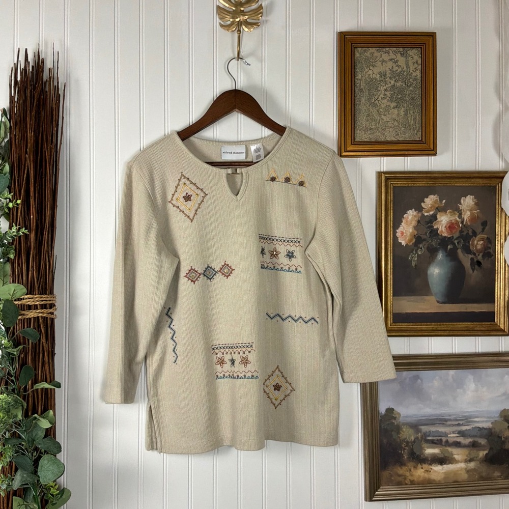 Alfred Dunner Top Womens S Beige Excellent Embroidered Ribbed 3/4 Sleeve